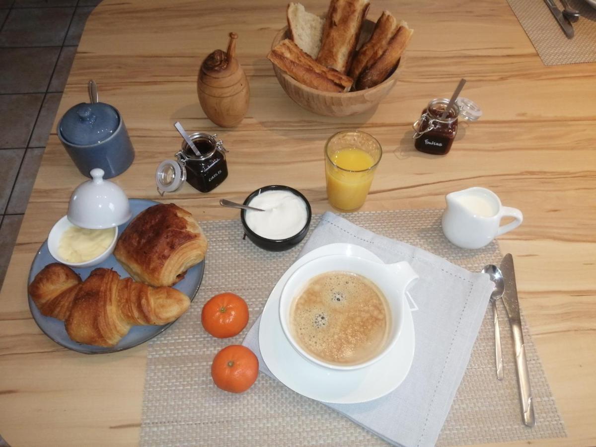 La Maison D'Elise Bed & Breakfast Dollon Exterior photo